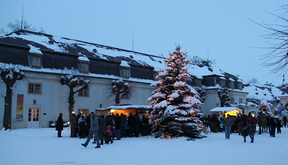 Weihnachtsmarkt im Schlosspark Halbturn