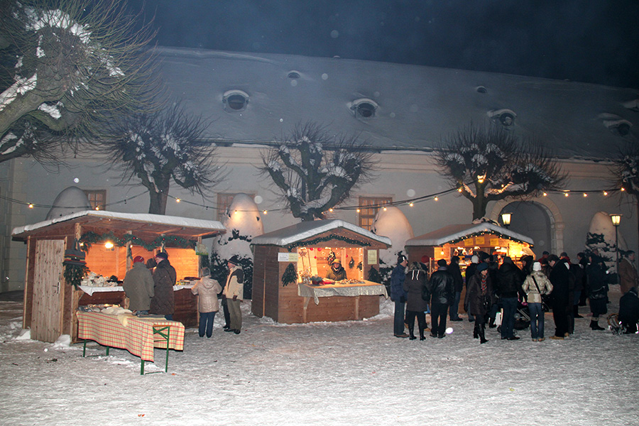 Weihnachtsmarkt auf Schloss Halbturn